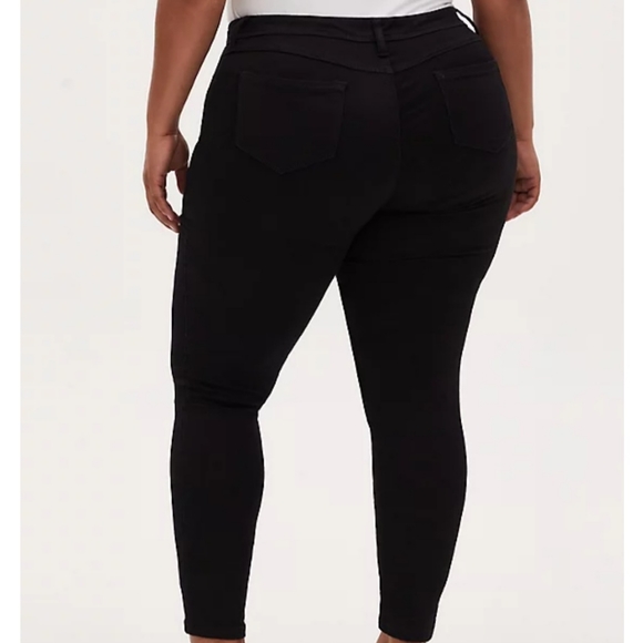 *Brand New* Torrid Luxe Skinny Jeans Size 16 - Picture 2 of 9